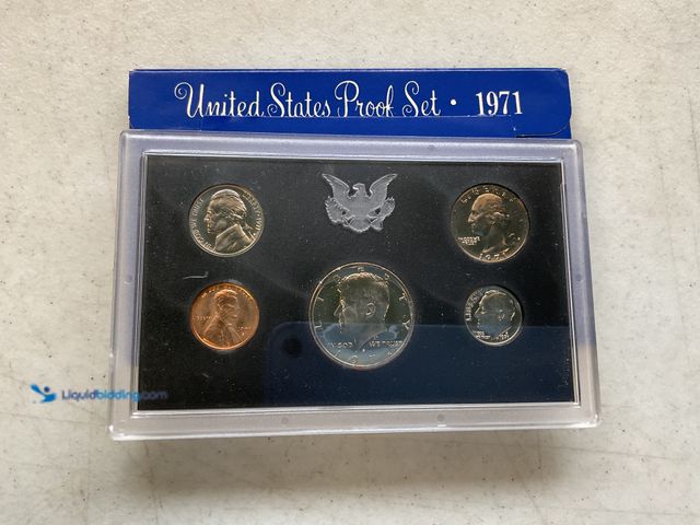 Lot 49-1505485 - 1971 UNITED STATES PROOF SET 5 COINS IN HARD PLASTIC CASE WITH ORIGINAL SLEEVE #COINS0122