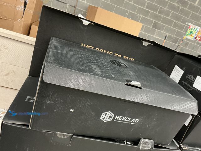 Lot 49-5485322 - HexClad 6-piece Saucepan Set. Item 1394630 | Model 859006007076. Unused