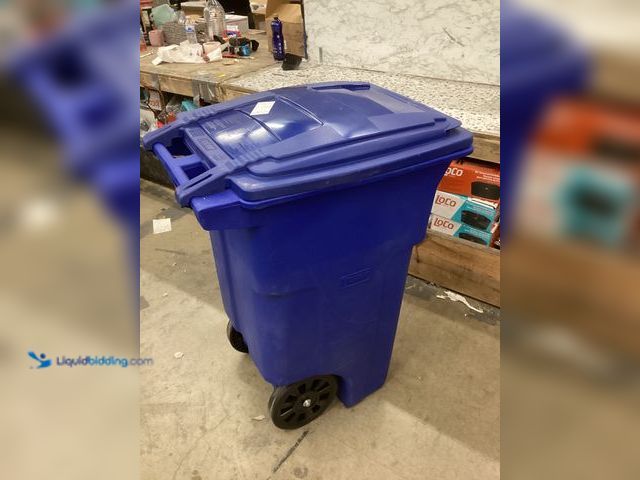 Lot 49-3539079 - Toter 64 Gallon Outdoor Trash Can with Lid (Blue) Item is unused, scuffs, dirty