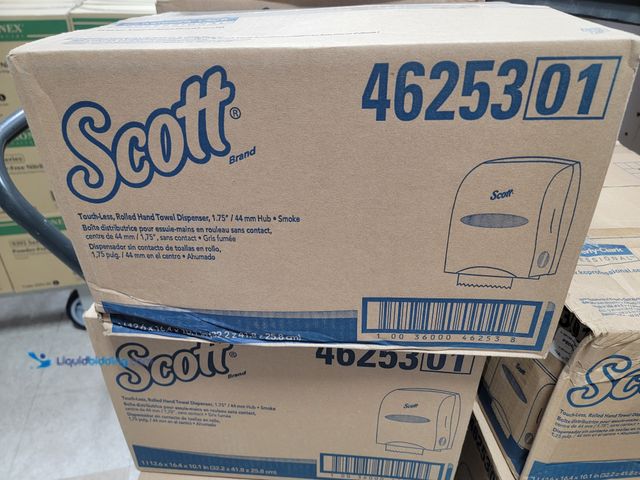 Lot 49-1811453 - 5 New Scott Paper Towel Dispensers 4625301 Paper Towel Dispenser Paper Towel Machines - battery oper...
