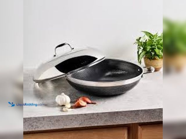 Lot 49-5485862 - HexClad Hybrid 14" Wok with Lid. Item 1394636 | Model 859006007441. New.