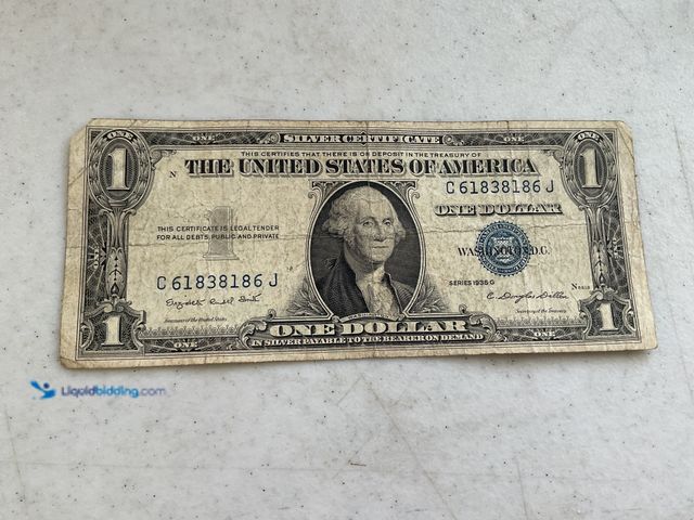 Lot 49-5350446 - 1935 G BLUE SEAL UNITED STATES ONE DOLLAR SILVER CERTIFICATE