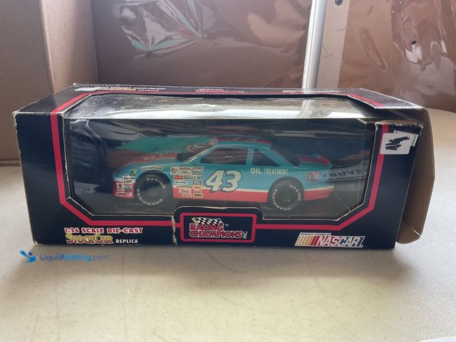 Lot 49-1804543 - #43 RICHARD PETTY 1/24 SCALE DIECAST CAR IN ORIGINAL BOX