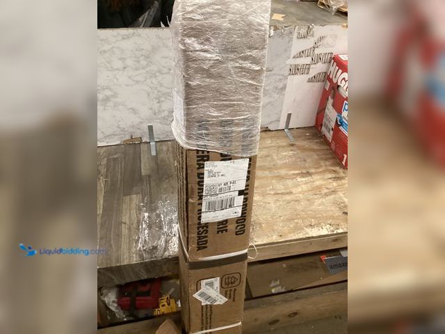 Lot 49-3527676 - Engineered hardwood planks, 10 planks. Unused