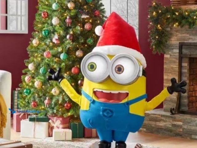 Lot 49-1541780 - Universal 3.5FT Animated Singing LED Minion Life-Size Holiday Character, Illuminated Eyes, Model # 1...