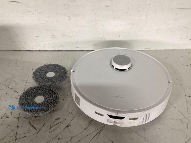 Lot 49-3617021 - Roborock Qrevo Curv Robot Vacuum and Mop in White - Zero-Tangling, AdaptiLift Chassis, FlexiArm Tech...