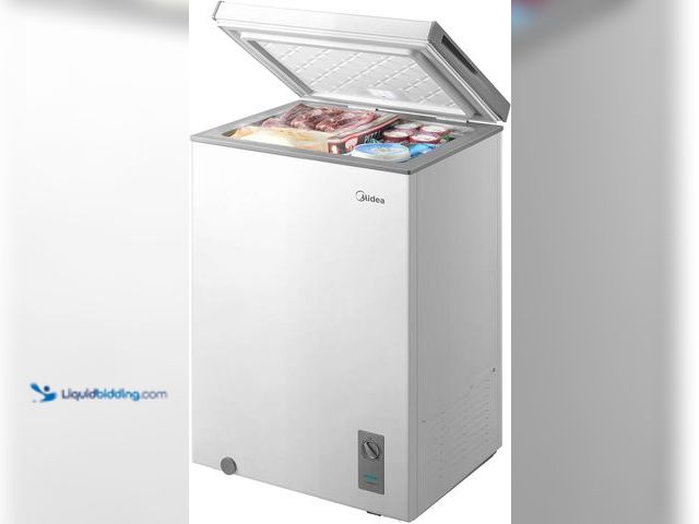 Lot 49-5409475 - Midea MERC04C4BAWW 3.5 Cubic Feet Chest Freezer, Cu.ft-Convertible, White New