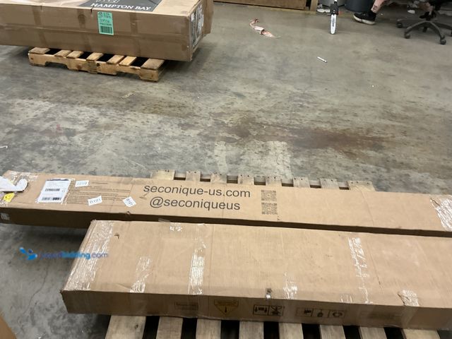 Lot 49-5552927 - Rustic Queen Bed. Dark. SKU6519KK. Unused. 2 Boxes
