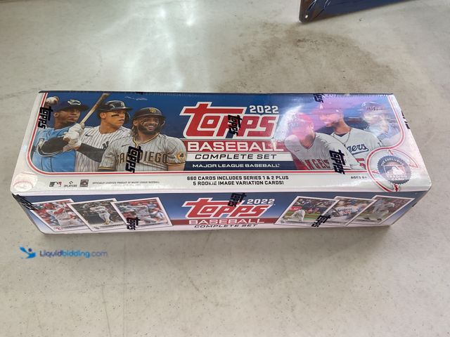 Lot 49-1810397 - COLLECTIBLE FACTORY SEALED 2022 TOPPS BASEBALL COMPLETE 660 CARD FACTORY SET