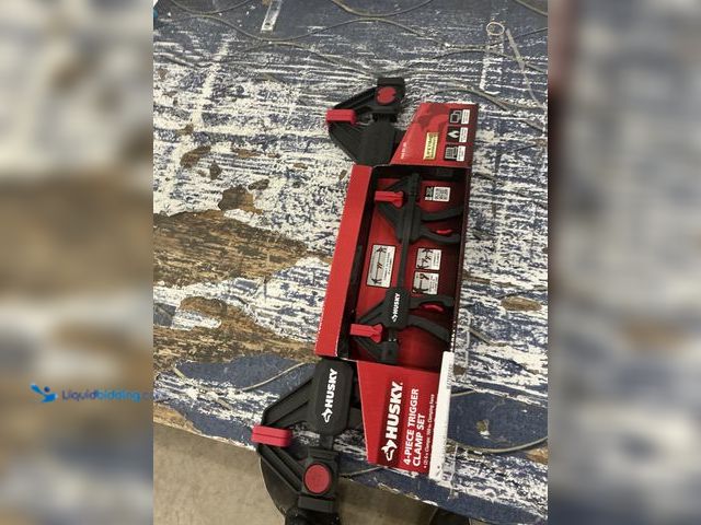 Lot 49-5553406 - Husky 4-Piece Trigger Clamp Set Quick-Release Bar Clamps MODEL:1012751399 NEW.