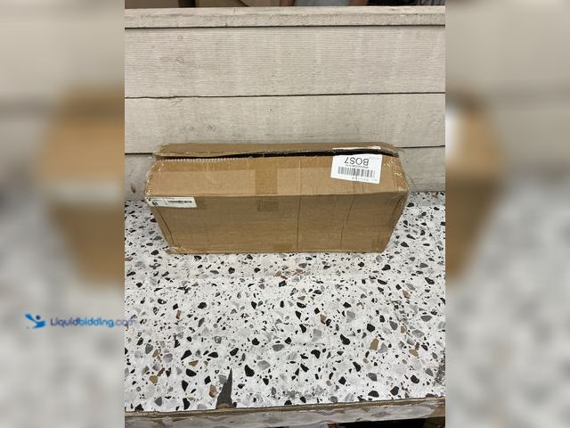 Lot 49-5543776 - Adjustable skid steer hitch attachment. Load bearing capacity 6000/21000 lbs. Unused