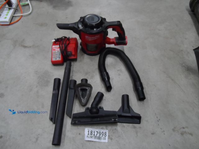 Lot 49-1817998 - 1 Milwaukee 0882-20 Compact Vacuum Milwaukee M18 Compact Vacuum Used Tested In Good Working Conditio...