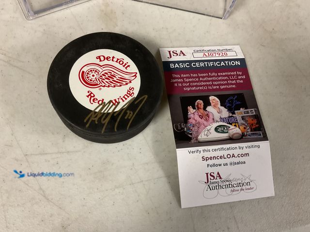 Lot 49-1505640 - COLLECTIBLE NICE DETROIT RED WINGS PAUL COFFEY AUTOGRAPHED HOCKEY PUCK WITH JSA COA #COINS1211