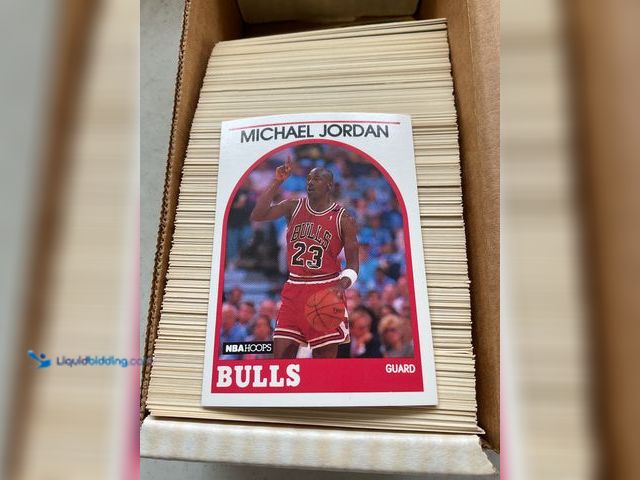 Lot 49-1505775 - COLLECTIBLE 1989-90 HOOPS BASKETBALL COMPLETE 353 CARD SET INCLUDING MICHAEL JORDAN AND MORE #COINS0...