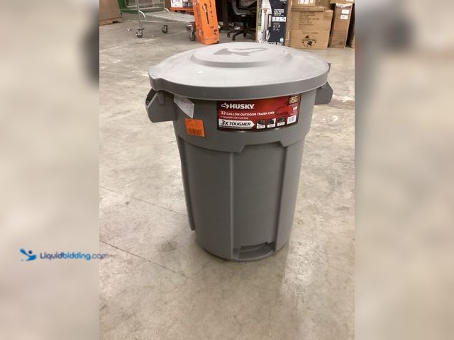 Lot 49-5486269 - Husky
32 gal. Grey Heavy Duty Commercial Outdoor Trash Can with Domed Lid Internet # 329862729
Mod...