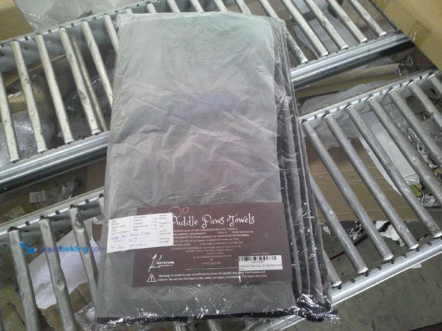 Lot 49-1516255 - puddle paws towels 2 large, 1 small 23x23 3ct, new.  Ref#JP0703