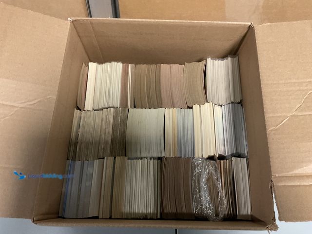 Lot 49-1505957 - LARGE BOX OF 2000+ SPORTS CARDS FROM VARIOUS TYPES AND YEARS LOADED WITH STARS AND HALL OF FAMERS GR...
