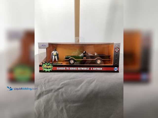 Lot 49-910496 - Other Classic TV Series Batmobile &amp; Batman - Jada Toys 2022 Set New and Sealed
COINS0723