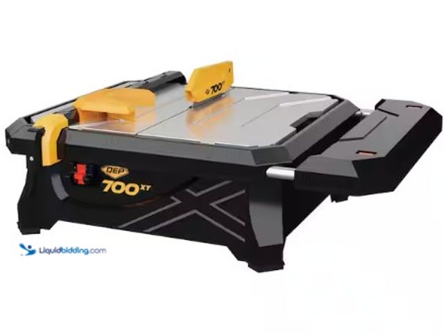 Lot 49-2025255 - QEP 700XT 3/4 HP Wet Tile Saw with 7 in. Blade and Table Extension, Model # 22700Q, MSRP $99.97, Use...