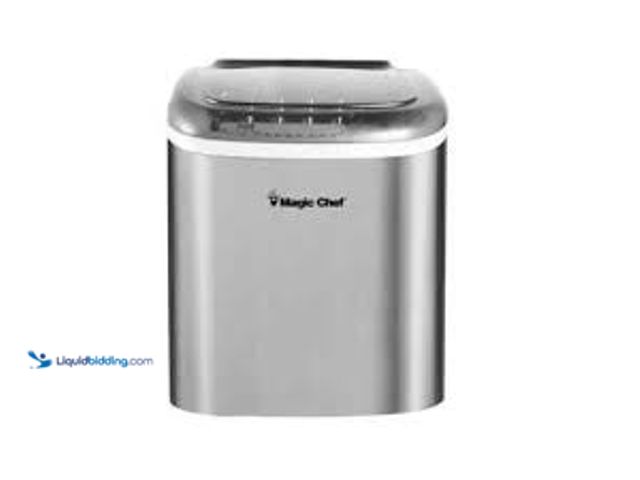 Lot 49-5476662 - Magic Chef 27 lbs. Bullet Ice Countertop Ice Maker in Stainless Steel. SKU: 19692. Used and in worki...
