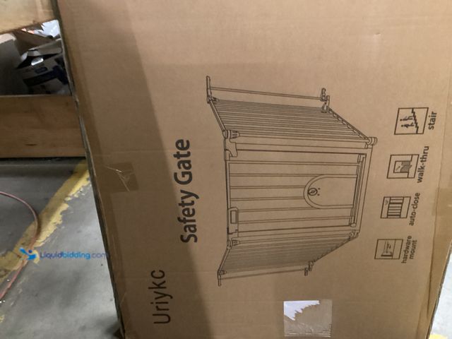 Lot 49-5561047 - Uriykc Safety Gate, Factory Sealed