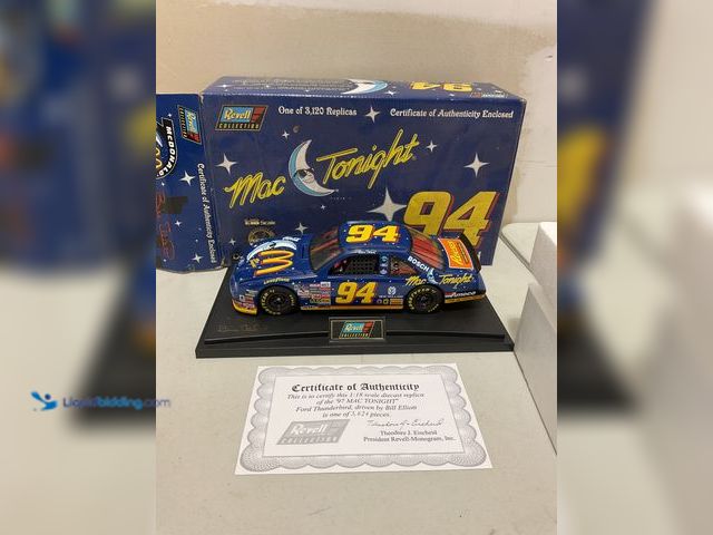 Lot 49-1977861 - Other REVELL COLLECTION 1/18 SCALE DIECAST CAR IN BOX 1997 MAC TONIGHT FORD THUNDERBIRD DRIVEN BY BI...