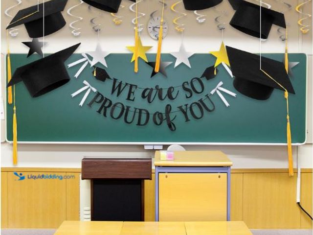 Lot 49-1511804 - 44 Pcs Large Graduation Hanging Decor 13.6'' Grad Hanging Caps Decor Class of 2025 Floating Grad Hat...