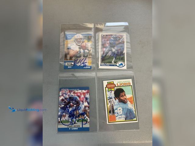 Lot 49-1505380 - COLLECTIBLE LOT OF 4 AUTOGRAPHED DETROIT LIONS NFL FOOTBALL CARDS FROM VARIOUS YEARS AND TYPES. INCL...