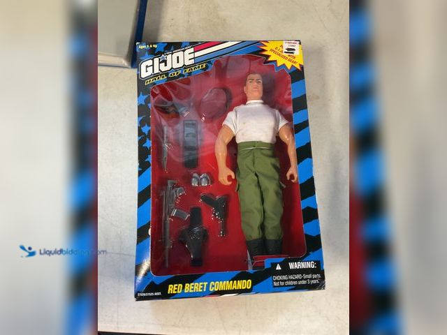 Lot 49-1505540 - COLLECTIBLE 1995 G.I. JOE HALL OF FAME RED BERET COMMANDO ACTION FIGURE IN ORIGINAL BOX #COINS1211