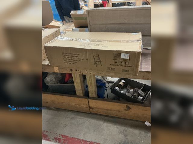 Lot 49-3531100 - Flash Furniture HERCULES Series Natural Wood Folding Chair with Vinyl Padded Seat (2pack) Unused