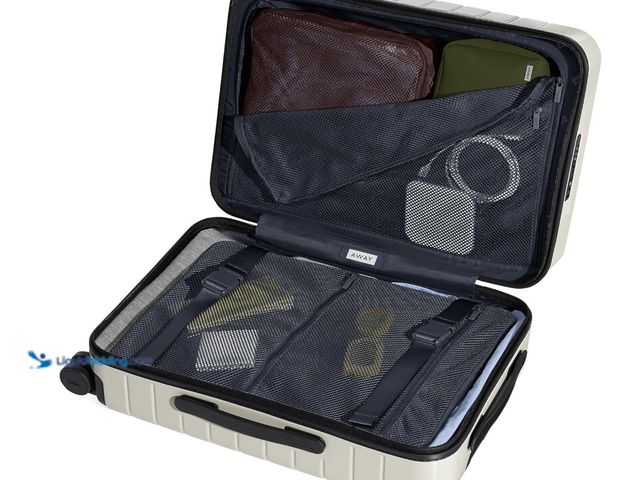 Lot 49-1519269 - Away Bigger Carry-On Luggage, Lightweight Hardside Large Suitcase with Spinner Wheels, TSA Lock, Air...