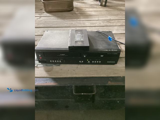 Lot 49-5496020 - VHS/DVD COMBO Player, powers on, but no digital or audio cord. used.