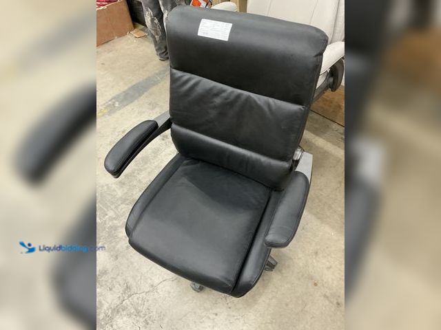 Lot 49-5512797 - La-Z-Boy Office Chair Black. Unused, Dusty from storage