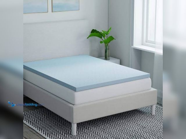 Lot 49-5538976 - StyleWell Gel infused king memory foam topper. 3 in ventilated. New