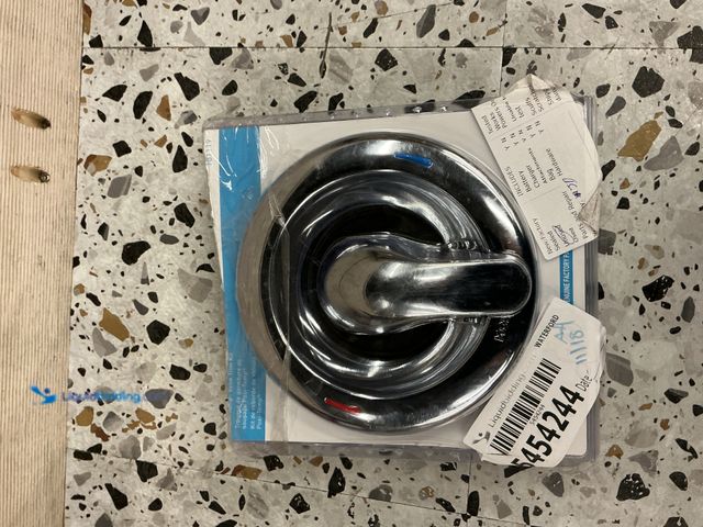 Lot 49-3531238 - MOEN Chateau Lever Posi-Temp 1-Handle Shower Valve Trim Kit in Chrome (Valve Not Included). Model # ...