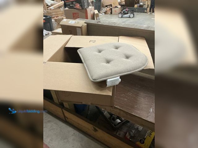 Lot 49-5463518 - 16-1/2 x 16 Gorilla Grip Seat Cushions (4pack) Used