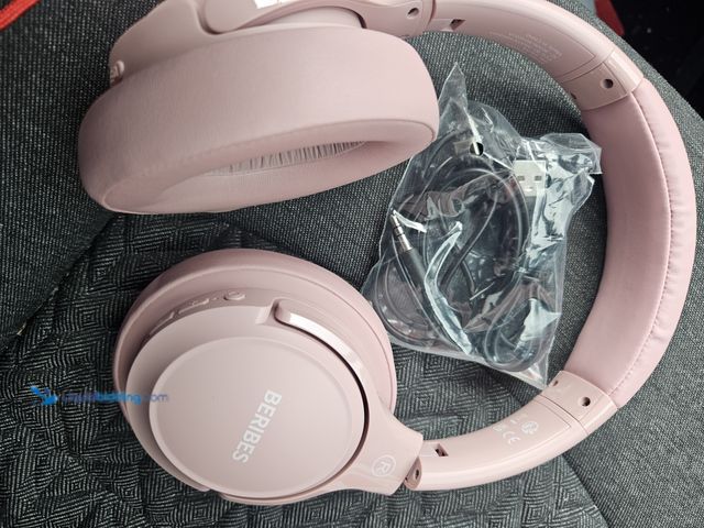 Lot 49-1984020 - 1 New Beribes WH202A WIRELESS Pink Berbies Wireless Headphones
