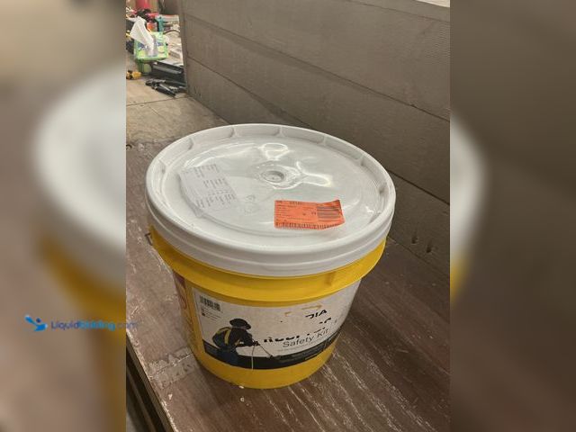 Lot 49-5482067 - 50 ft. Rooftop Safe-Tie Bucket Kit New