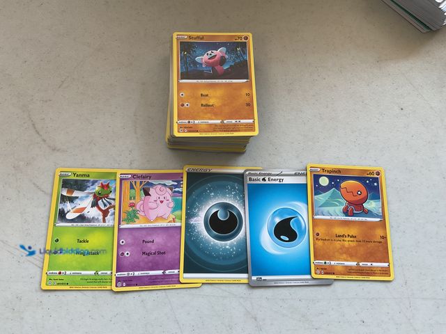 Lot 49-5341549 - LOT OF 80+ POKEMON CARDS FROM VARIOUS YEARS AND EVOLUTIONS LOADED WITH GREAT CARDS FOR ANY COLLECTOR