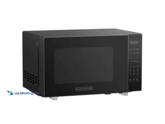 Lot 49-3613854 - BLACK+DECKER 0.7cu/ft Microwave in Black - Unused (Opened to verify) SKU: 840296518540  Ref#LBRELIST