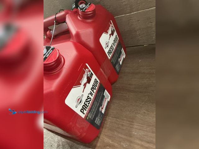 Lot 49-5484426 - Garage Boss
Press N Pour 2 Gal. Gas Can (2pack) New