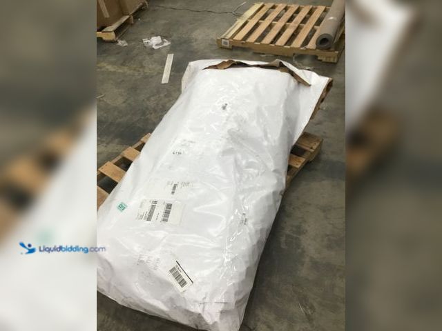 Lot 49-5478416 - Fontana Shag Large Area Rug Item is unused