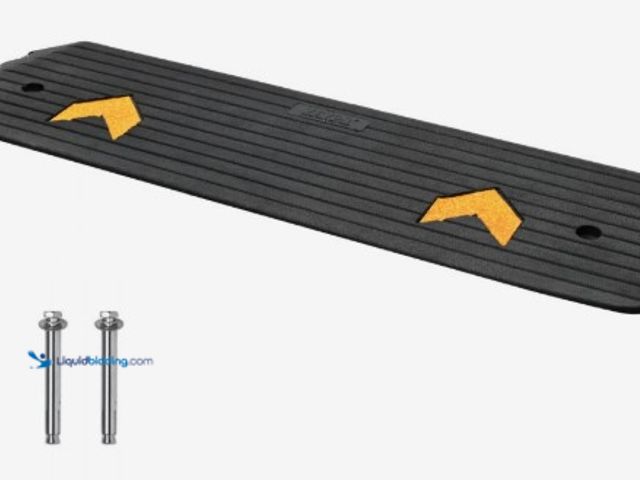 Lot 49-3639369 - VEVOR Rubber Threshold Ramp, 1" Rise, Rated 33069 lbs Load Capacity, Non-Slip Textured Surface, Mode...