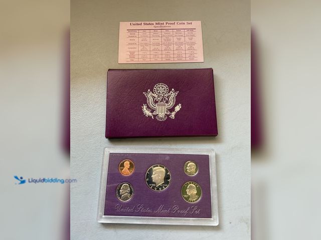 Lot 49-5341542 - 1988 UNITED SATES MINT PROOF SET 5 COINS IN A HARD PLASTIC HOLDER WITH ORIGINAL SLEEVE.
