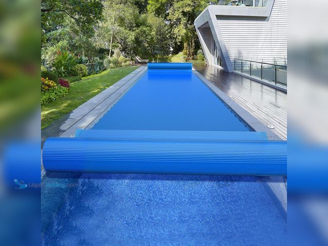 Lot 49-3617027 - BigXwell Solar Pool Cover, 16Mil 20X40 Foot Rectangle for Above-Ground and In-Ground Pools - Model #...
