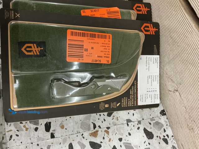 Lot 49-3539936 - Gerber E.A.B Poacket Knife. (Green) With a green beanie. New