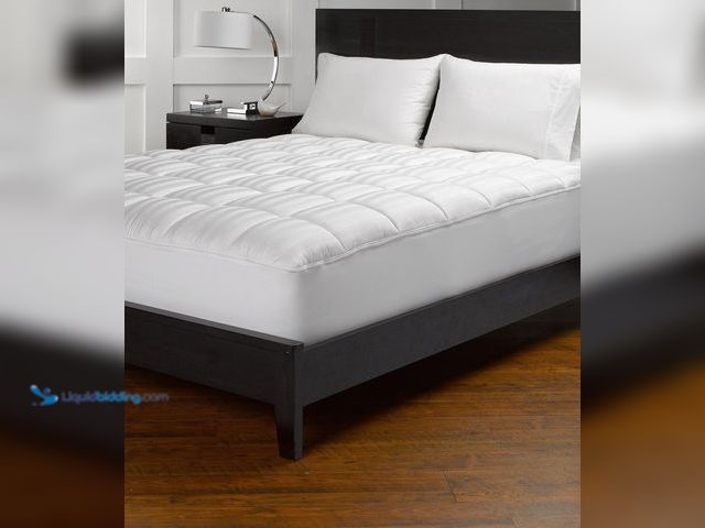 Lot 49-5551452 - Full Sized Mattress Topper (White) Unused