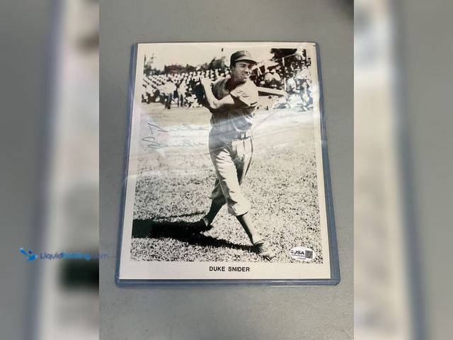 Lot 49-1820861 - COLLECTIBLE AUTOGRAPHED DUKE SNIDER 8X10 BOSTON RED SOXS PICTURE IN HARD CASE. JSA CERTIFICATION. AM...