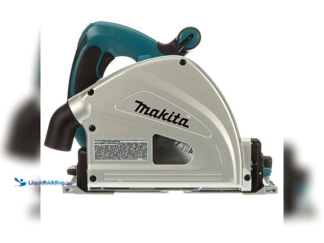 Lot 49-5482133 - Makita
12 Amp 6-1/2 in. Plunge Circular Saw (opened to view) New