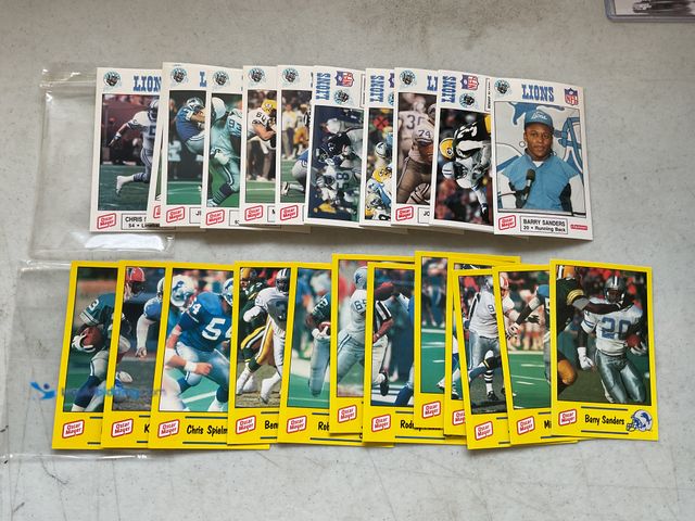 Lot 49-1830508 - COLLECTIBLE LOT OF 2 OSCAR MAYER DETROIT LIONS FOOTBALL CARD PACKS INCLUDING 1989 AND 1990. LOADED W...